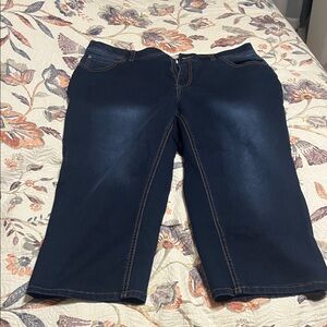 Elegant denim capris